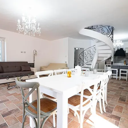 Villa Luxury Arianna *